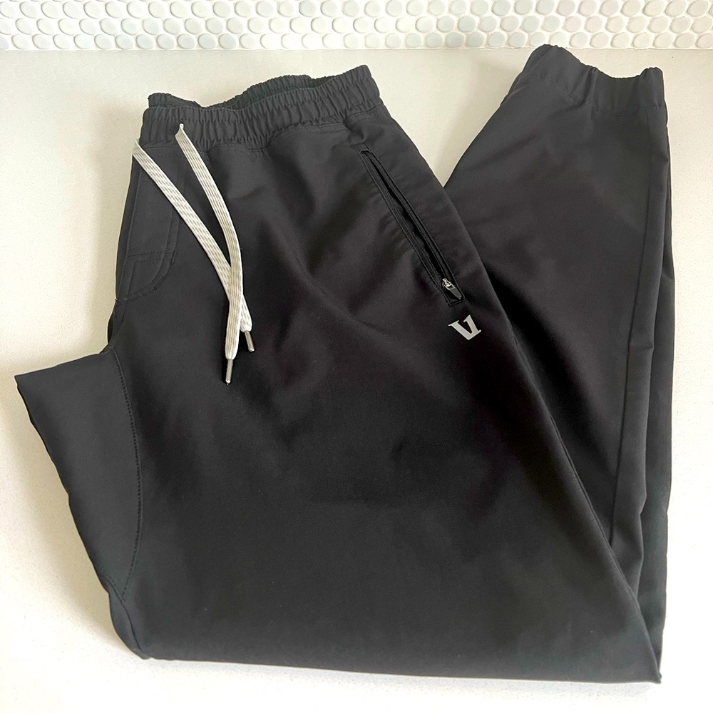 Vuori men’s black transit jogger size m